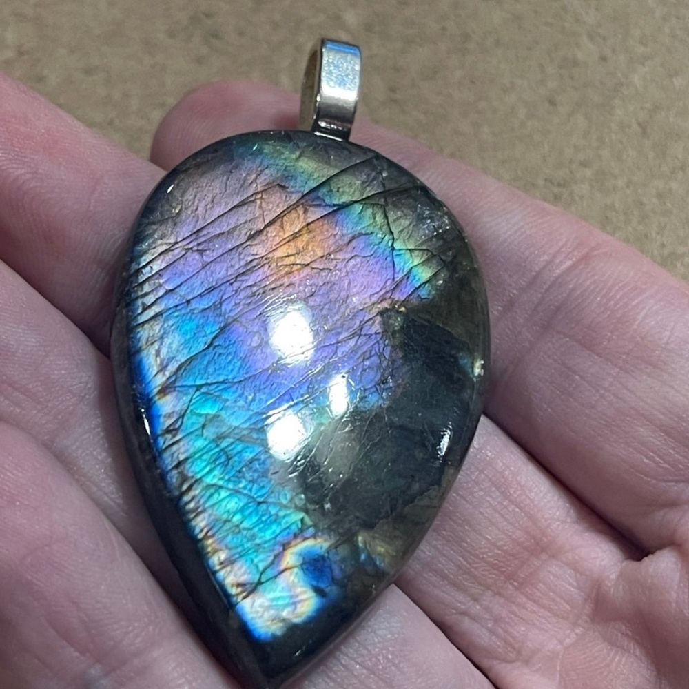 Outstanding Labradorite Pendant Necklace - Firm on Price!!
